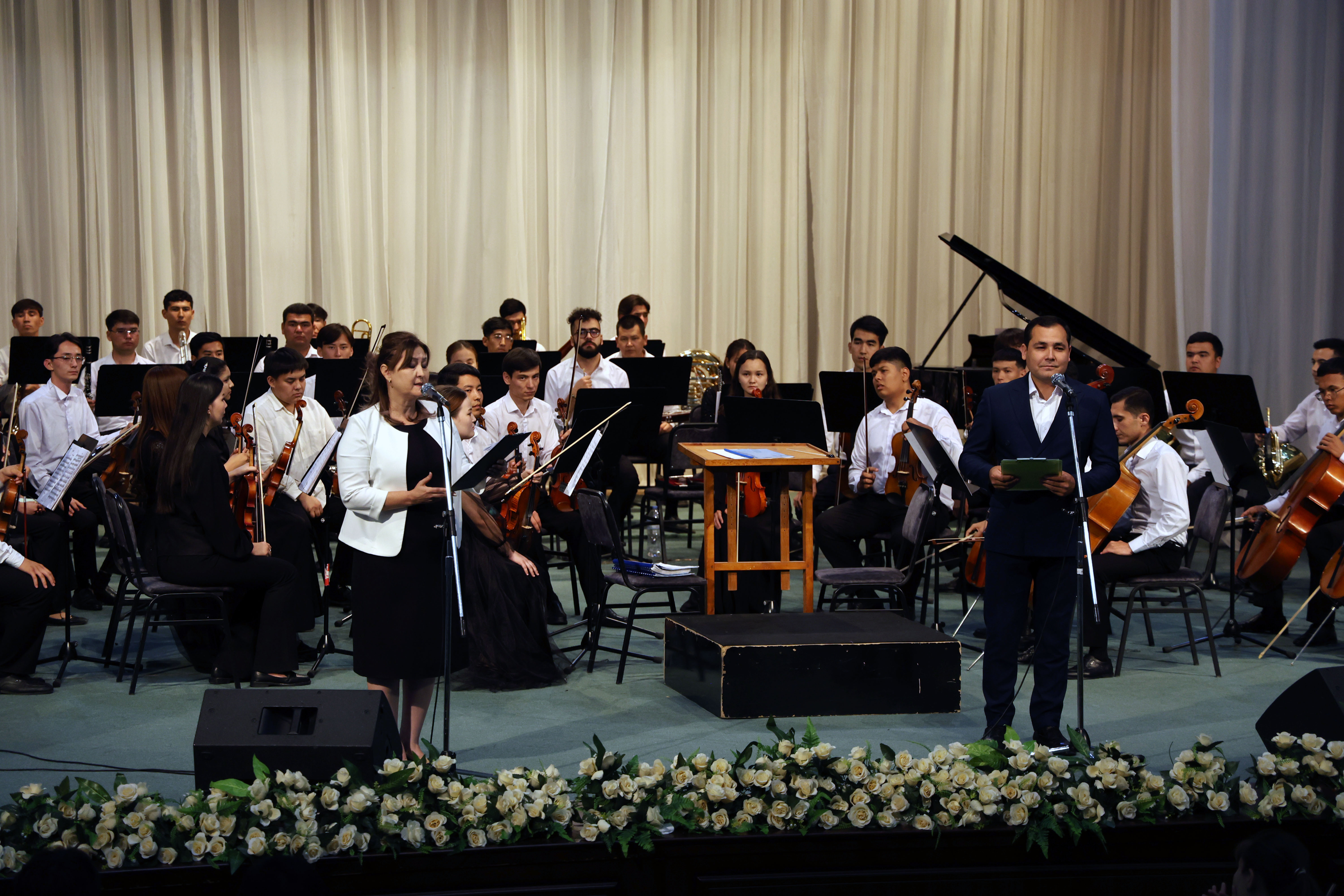 (Uzbek) Kuni kecha O‘zbekiston davlat konservatoriyasida Konservatoriyaning Nukus filiali bitiruvchi va talaba-yoshlari ishtirokida konsert dasturi bo‘lib o‘tdi.